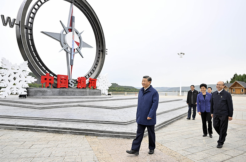 9月6日至8日，中共中央总书记、国度主席、中央军委主席习近平在黑龙江调查。这是6日下午，习近平在大兴安岭地域漠河市北极村调查。